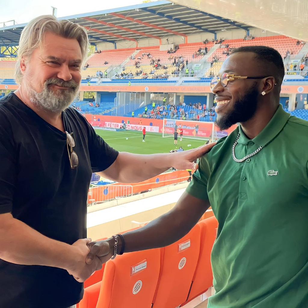 Badwilliams's tweet photo. Je suis ravi de vous annoncer ma prolongation d'un an avec le @MHSCEsport en tant que manager de l'équipe ! 
2 années incroyables avec cette famille fantastique, et l'aventure continue pour 1an de plus. Merci pour votre soutien indéfectible. 
Je suis enthousiaste à l'idée de travailler avec les joueurs : 
🇵🇱 @damiefifa
🇫🇷 @Resaaf_
🇷🇴 @RvPuiu
Et le coach 🇪🇸 @AndresCYTorres7
Prêt pour de nouveaux défis et de grandes victoires🔥🔥. 
Allez la Paillade ! 💙🧡⚽️ 🎮 #MHSC 

___________________________

I am thrilled to announce my one-year extension with @MHSCEsport as the team's manager ! Three incredible years with this fantastic family, and the journey continues. 
Thank you for your unwavering support. 
🇵🇱 @damiefifa
🇫🇷 @Resaaf_ 
🇷🇴 @RvPuiu
And the coach 🇪🇸 @AndresCYTorres7
Ready for new challenges and big wins🔥🔥. 
Allez la Paillade ! 💙🧡⚽️ #MHSC
