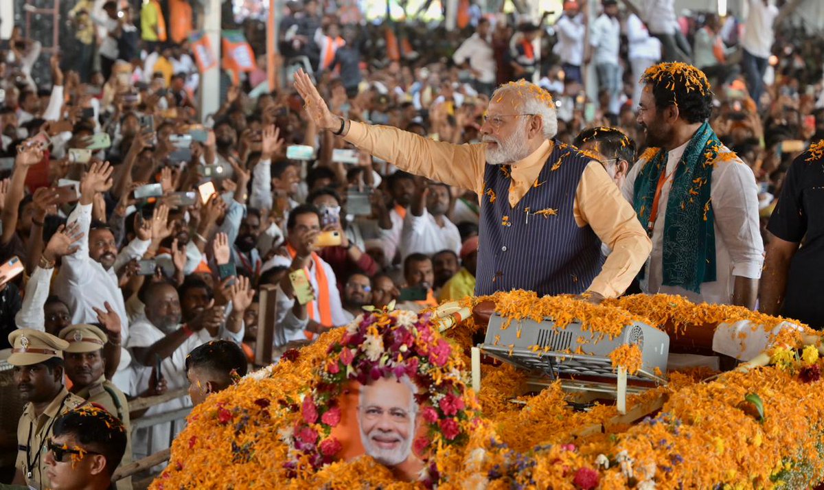 narendramodi's tweet photo. These pictures from Nizamabad speak for themselves. 

There is immense support for BJP’s development agenda. The formation of the National Turmeric Board has been welcome by farmers. 

At the same time, there is great anger against BRS and Congress for their corruption and commission tactics.
