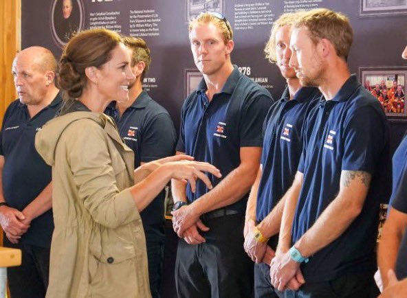 BaronessBruck's tweet photo. It seems Kate’s new #PublicSpeaking coach has told her that emphasising her hands movements makes her look “assertive”… 🤭💥👐🏼👋🏼🫲🏻
#NotAClaw #NeverAClaw #AnythingBut #GirlBoss #CareerBarbie 👏🏼 https://t.co/nsqjgatEcN