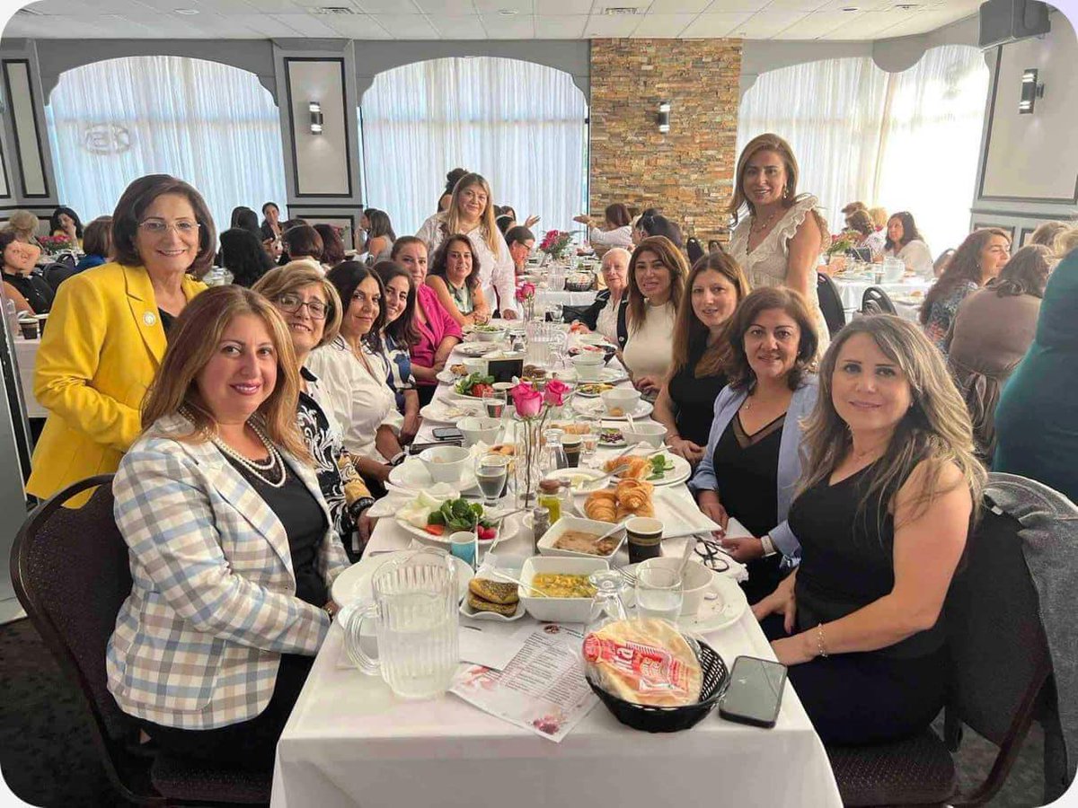 TayyarOttawa's tweet photo. @NinaOneid @GreceKhalil 
مشاركة لافتة للجنة شؤون المرأة  كولكو اوتاوا في ترويقة أخوية رعية  كنيسة مار بطرس وبولس . https://t.co/BKv7AUCeRX