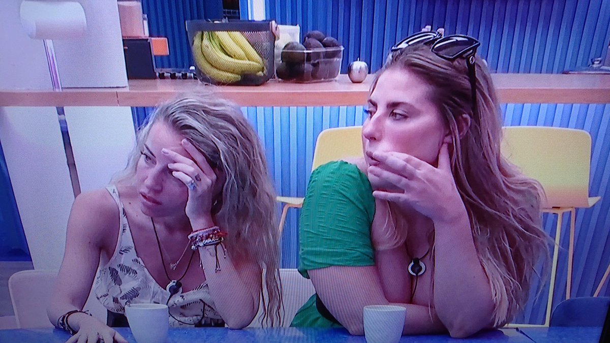 OhCarolOhCarol's tweet image. Las dos, de las tres, flores de la costa...
#GHVIP3O #GHVIPUH2