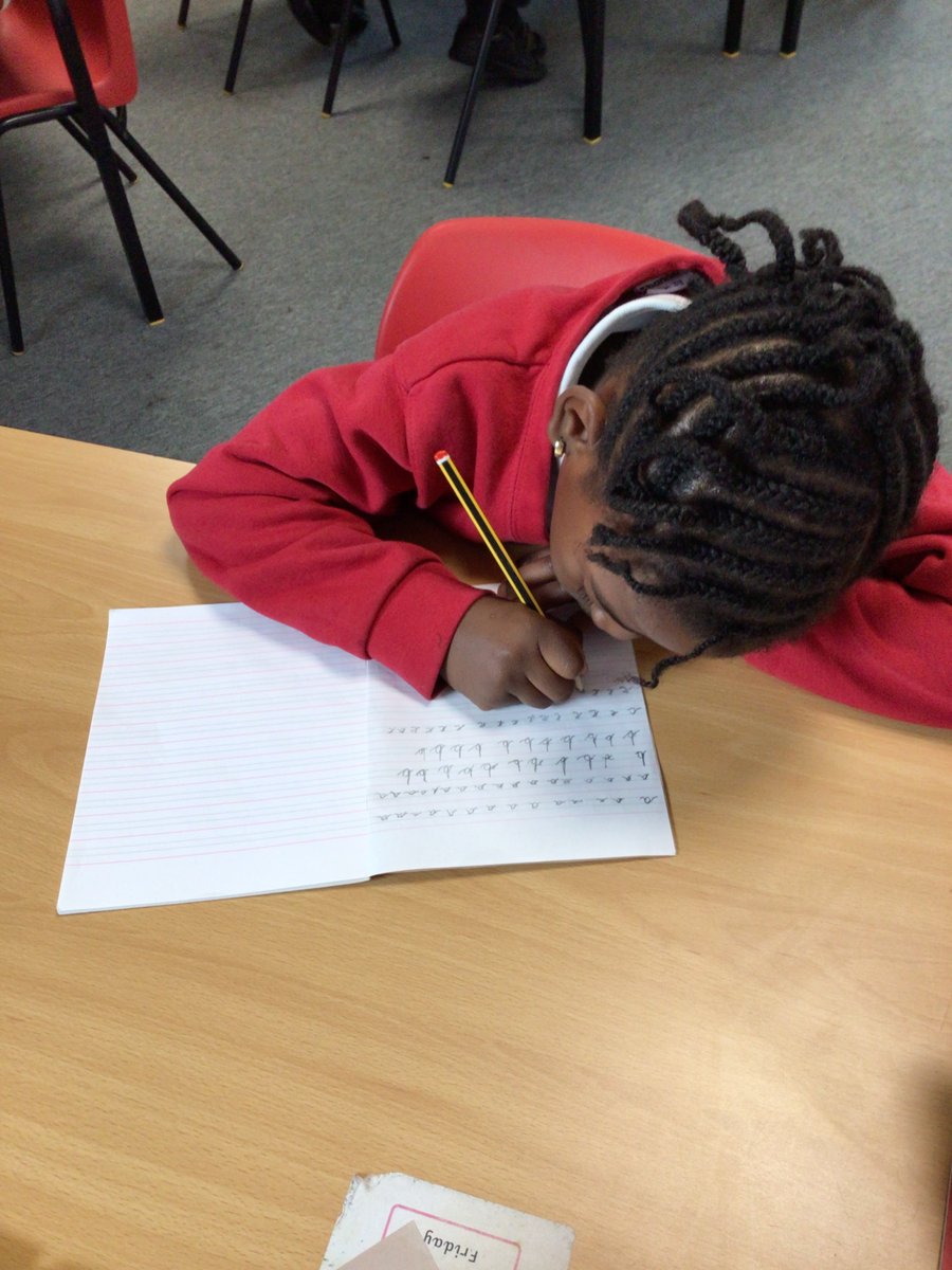 HighamRISE's tweet photo. Handwriting in Class One! @Rise_MAT #flourishandsucceed #handwriting #precursive #precursivehandwriting #ks1handwriting https://t.co/4BoP9iI4s3