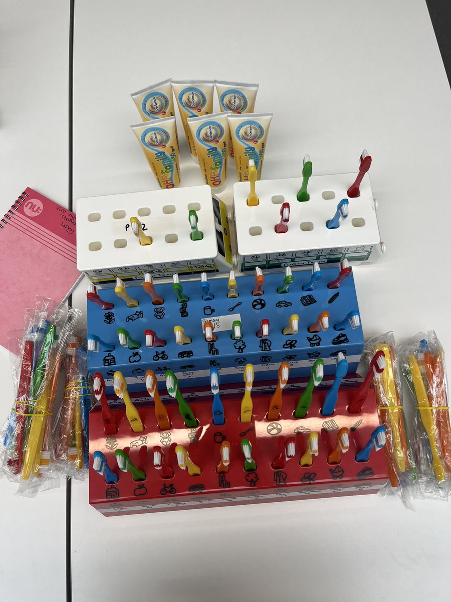NHSOHI's tweet image. 🦷 🪥 Toothbrushing🪥🦷
Lesley and Laura were out and about the community today setting up new brushes for @BellsbankPS  and Bellsbank ECC 😬
It was lovely to be working in another lovely new school 🏫  #childsmile #toothbrushing #oralhealth #ayrshireandarran