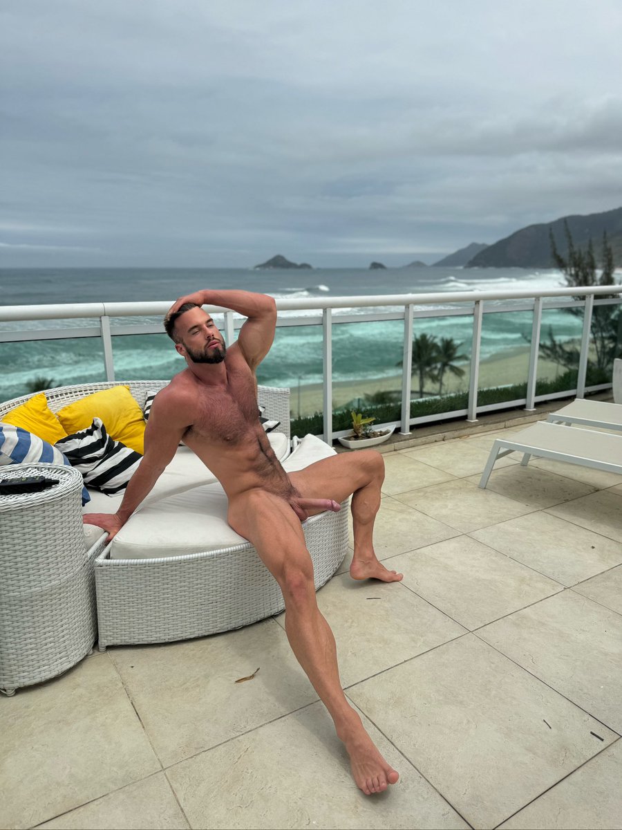 Alfiecinematic's tweet photo. Rt if You would sit on it 💦 https://t.co/CaWk4ejnk5