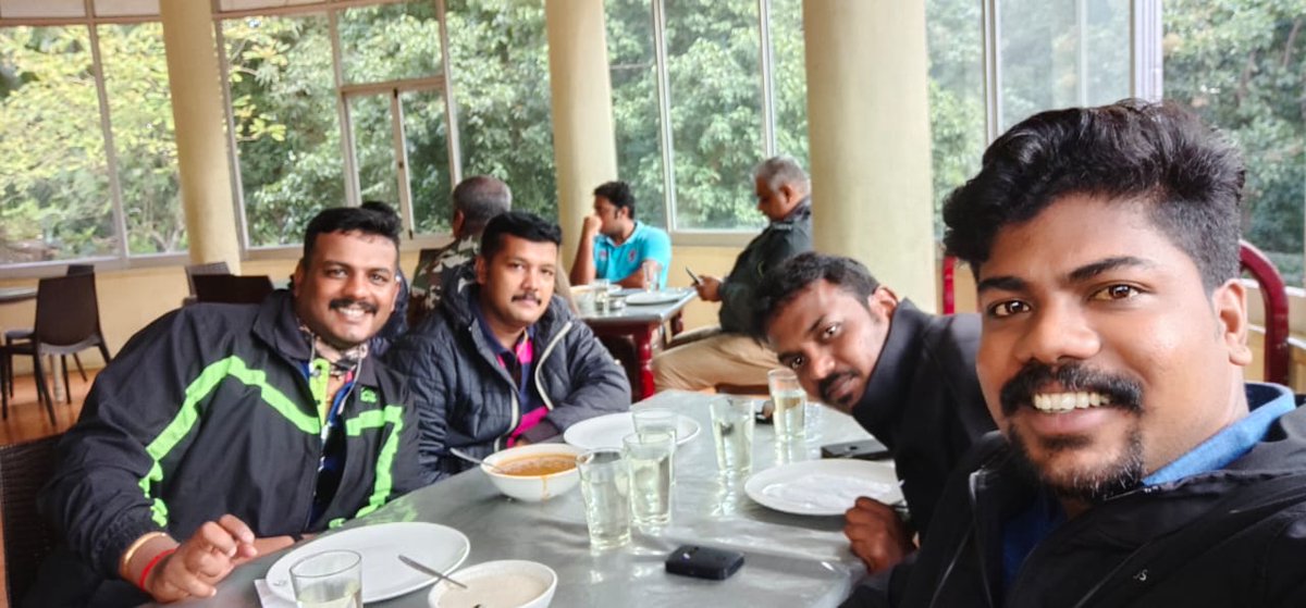 bsquadroyals's tweet photo. Some Solos, selfies and groupies from last Dhanushkodi ride https://t.co/dpAZBYzloe