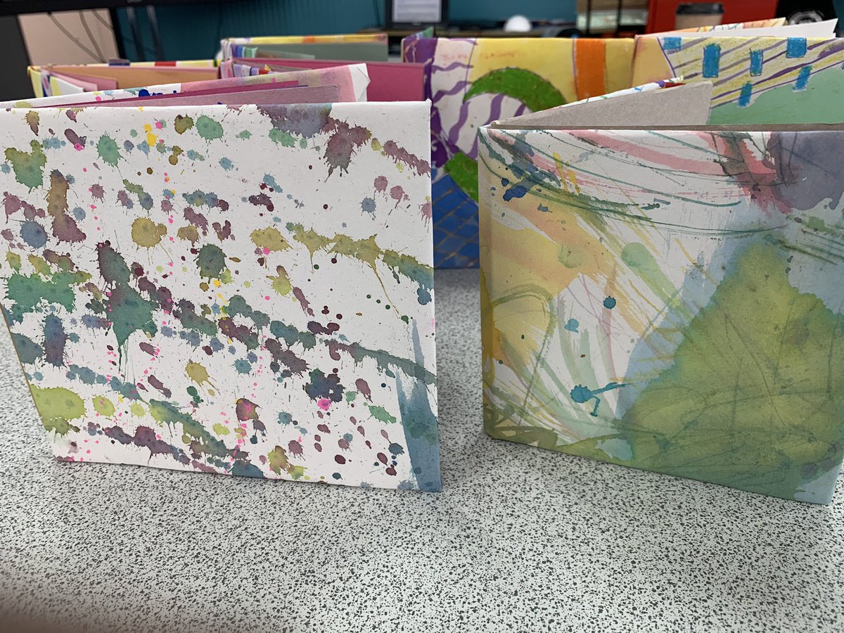 I have been delivering a session on the development of handmade sketchbooks in Primary alongside pedagogical practice to the #pgce cohort @BradfordCollege #ITT #BAHonsQTS @primaryartskill @AnneQuinton @NSEAD_Sophie