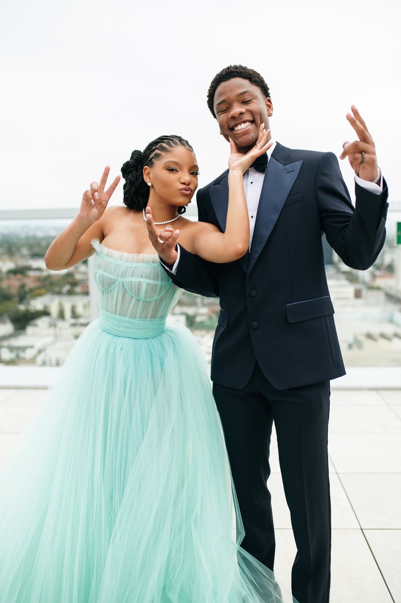 HalleBailey's tweet photo. today i’m screaming the happiest 18th birthday to my angel baby brother branson!!!!!🥹✨🥰i can’t believe he’s 18 i’m so done 😭🤧 https://t.co/27QsfVR7so