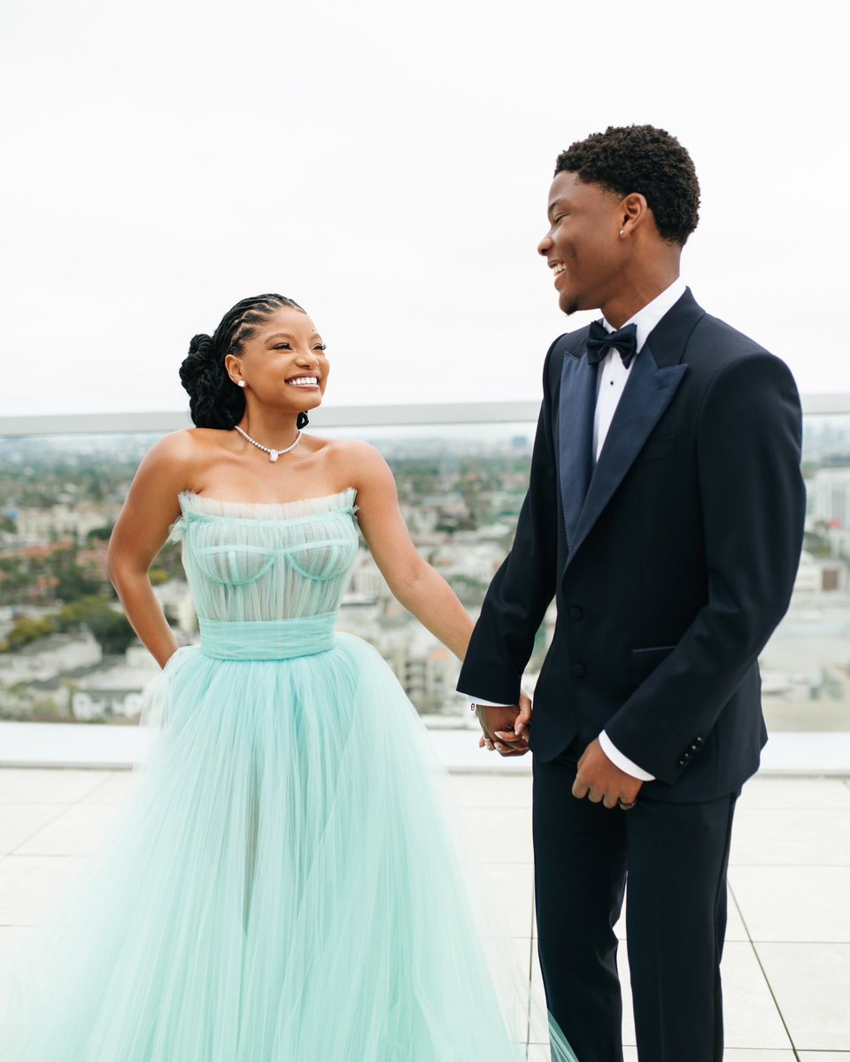 HalleBailey's tweet photo. today i’m screaming the happiest 18th birthday to my angel baby brother branson!!!!!🥹✨🥰i can’t believe he’s 18 i’m so done 😭🤧 https://t.co/27QsfVR7so