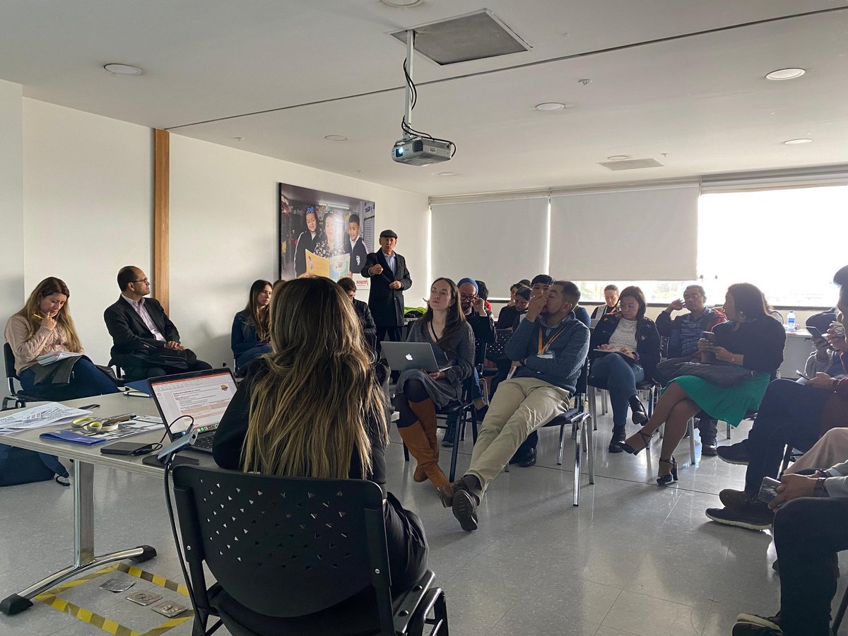 TamaraPaolAH's tweet image. Tercera sesión del consejo consultivo distrital de política educativa. Hoy discutiendo y generando propuestas sobre el acceso a la educación con equidad. #Redespaz 
@Educacionbogota