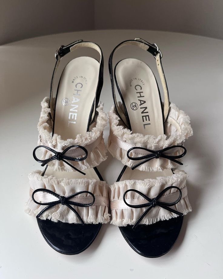 blusmarine's tweet photo. chanel vintage bow heels ✧ https://t.co/1zNl0mibND