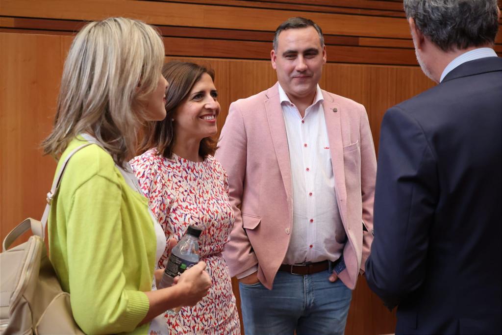 📌Castilla y León no se merece este gobierno autonómico. Castilla y León es mucho mejor que el Gobierno de Mañueco.

🌹<a href="/estherpcamarero/">Esther Peña Camarero</a> y <a href="/morales__alv/">alvaromoralesalvarez</a> han estado presente en el Pleno de las Cortes sobre el estado de la Comunidad.

#SomosBURGOS