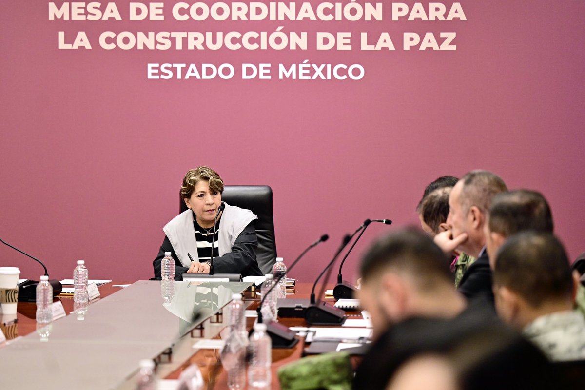 delfinagomeza's tweet photo. Como cada mañana, encabecé la Mesa de Coordinación para la Construcción de la Paz donde se revisaron los avances en la estrategia de seguridad que se ha llevado a cabo en el Estado de México. La tranquilidad de los mexiquenses es prioridad. #ElPoderDeServir https://t.co/AsczXG7Phn