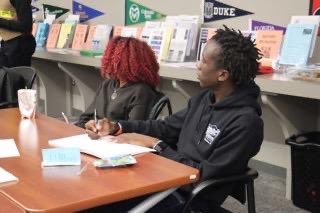 Volviendo a eso. En la comunidad, enseñamos a los estudiantes en el camino #SDOC4E hacia la universidad, cómo escribir los mejores #ensayos para que ingresen a la escuela y obtengan #becas.
#voteanthonycook