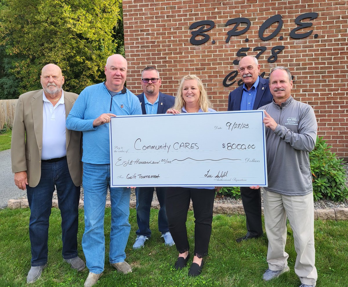 CARES4homeless's tweet image. Carlisle BPOE 578 donated $8,000 to CARES from a golf tournament. From left to right Trustee: Lee Scholl, Golf Tour. Chair: Eric Shyrock, Trustee: Brad Smith, Exe. Dir. Community CARES: Beth Kempf, Trustee: Lynn Baker, Golf Committee Member: Ricky Price. THANK YOU, Carlisle Elks!