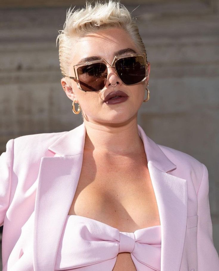 florence pugh daily tweet media