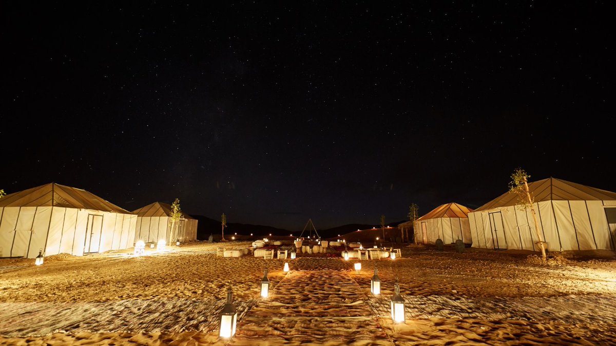 marrocoscom's tweet photo. As noites estreladas do deserto do Saara são mágicas. Uma experiência que você nunca esquecerá! ✨🌌 #Deserto https://t.co/LuhpIkDBUV