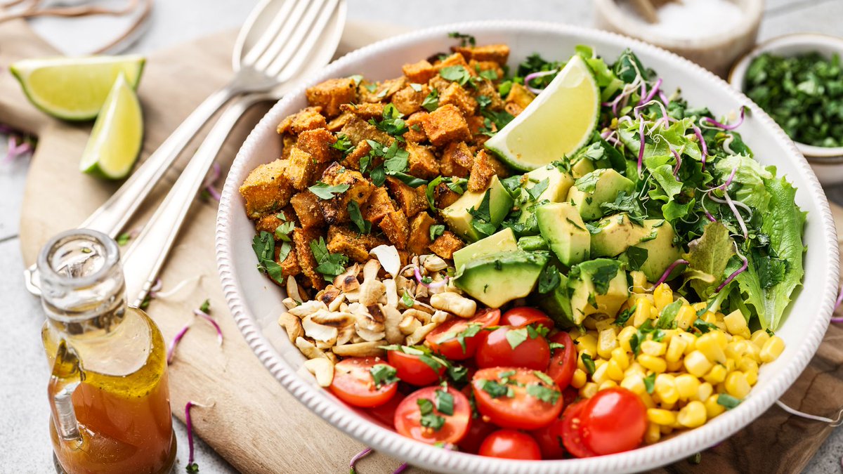 Entdecke den US-Trend: Bowl Food! Vegan, glutenfrei und voller Superfoods. Wie kreierst du in 10 Minuten deine eigene Bowl? Erfahre mehr: zentrum-der-gesundheit.de/ernaehrung/ern…
#BowlFood #Superfood #CleanEating #Vegan #FoodTrends