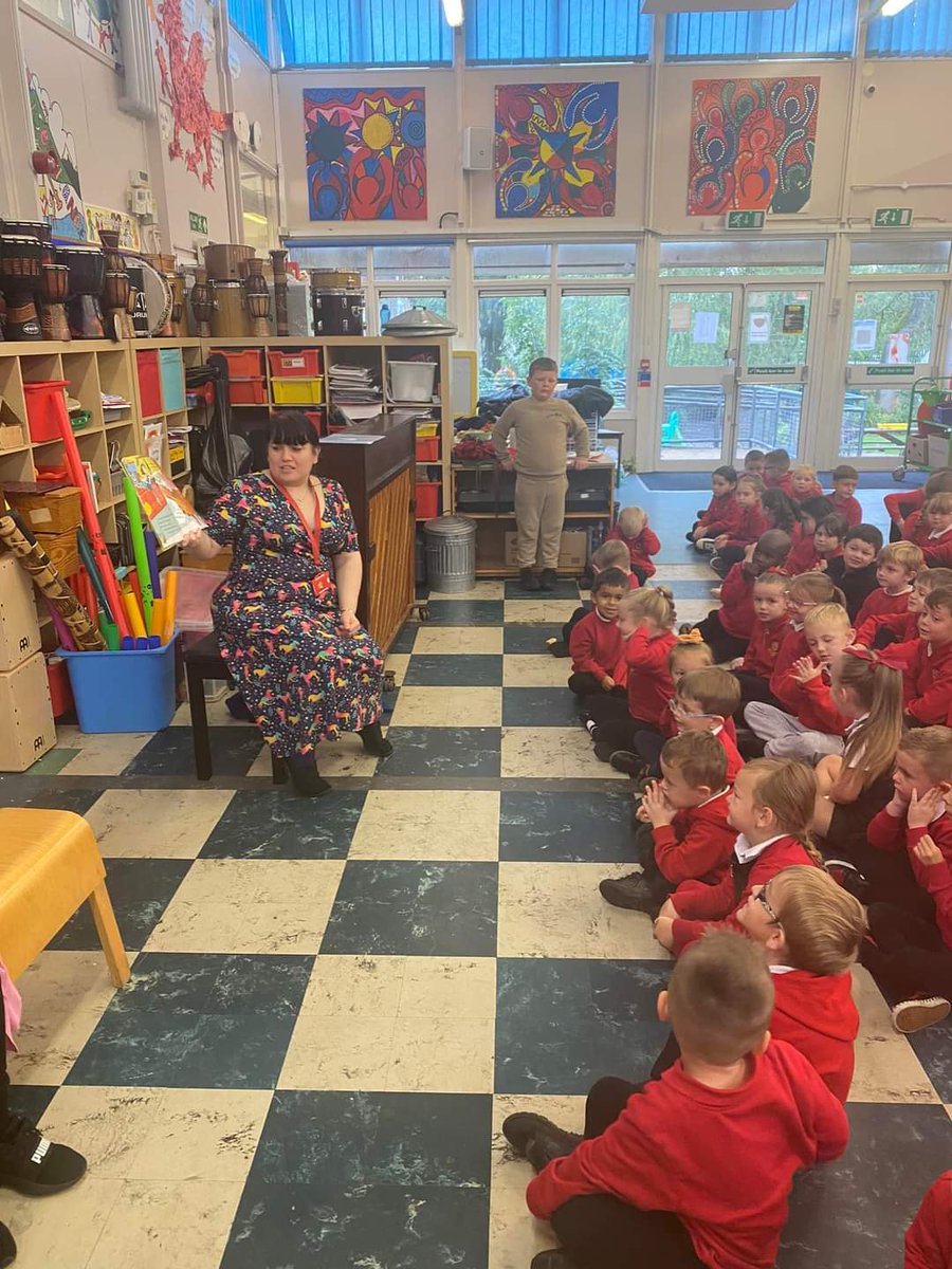CraigfelenP's tweet photo. Congratulations to these two lovely pupils who were presented with a medal and certificate for completing their summer reading challenge by Heather from Clydach Library ππ @Discovermore #cfplit https://t.co/r2kOvsdfqz