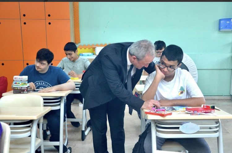 İlçe Milli Eğitim Müdürümüz Semih DURMUŞ'a okulumuzdaki Bayrak Törenine katılımından dolayı teşekkür ediyoruz.