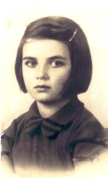 3 October 1934 | A Polish Jewish girl, Nina Ehrlich, was born in Sosnowiec. In 1943 she was deported to #Auschwitz from Będzin ghetto. She was murdered in a gas chamber.