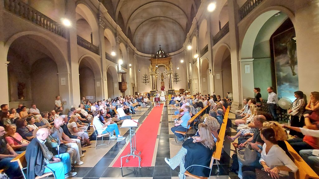 ajlagarriga's tweet photo. 🖤 #laGarriga acomiada el regidor Eduard Vilà Rocafort en una cerimònia molt emotiva.

💛 Amistats i familiars han destacat que l'Edu "tenia un gran cor, era entusiasta i divertit, de rialla sorollosa i encomanadissa i una persona q posava color en un dia gris".

Descansa en pau. https://t.co/gviRBJoSSc