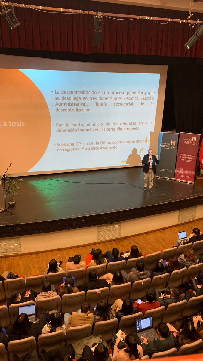 faceauach's tweet photo. Continúa el 35° Congreso de Estudiantes de Administración Pública #FENEAP con jornadas de debate y Conferencias. Esta mañana fue el turno del Decano de Facea @UAustraldeChile, Dr. Egon Montecinos @EgonElier y de la Alcaldesa  @munivaldivia, @Carla_Amtmann. https://t.co/n2SuuqEOHO