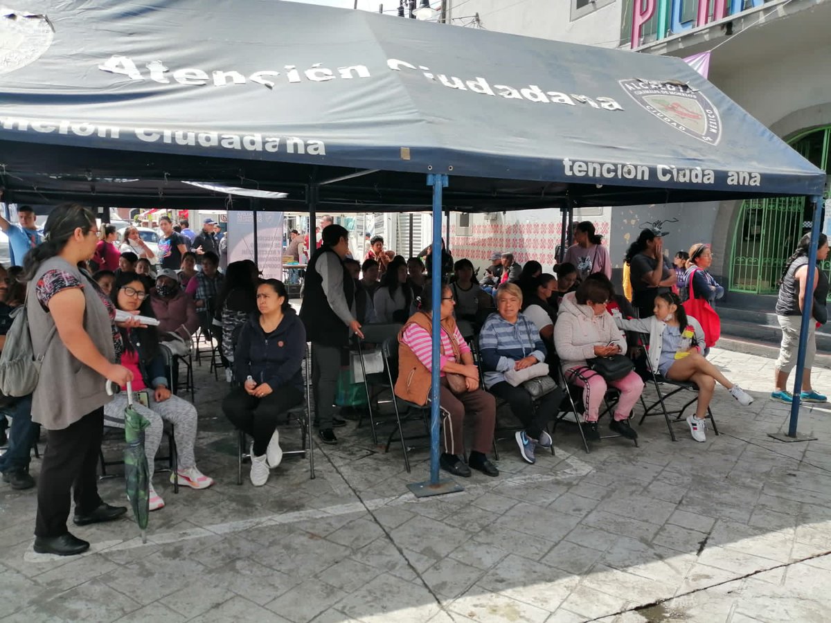Mi equipo de colaboradores se encuentra atendiendo a la ciudadanía en San Pablo Chimalpa, #Cuajimalpa #CDMX, atenderán tus peticiones de manera inmediata. Están en la explanada. #SiempreContigo.