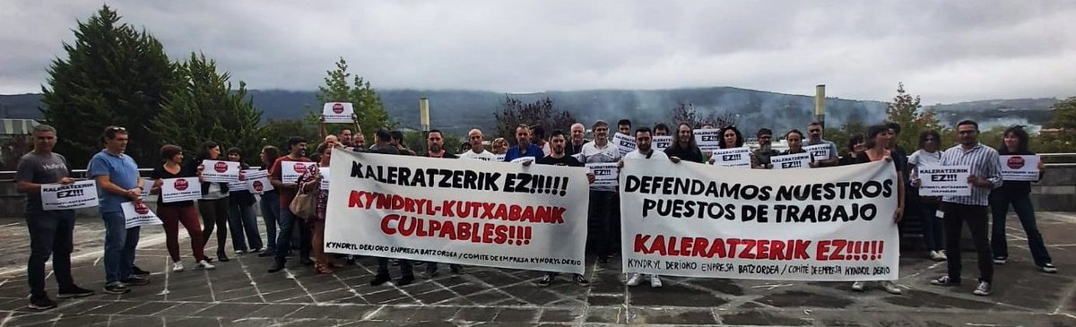 🚨🚨 Gaur @kyndryl-eko langileak  enpresa aurrean elkartu dira, Kyndryl eta <a href="/Kutxabank/">Kutxabank</a> lankidearen kaleraketaren errudun direla salatzeko.

¡DEFENDAMOS NUESTROS PUESTOS DE TRABAJO!

 #Kyndryl-en KALERATZERIK EZ!!!