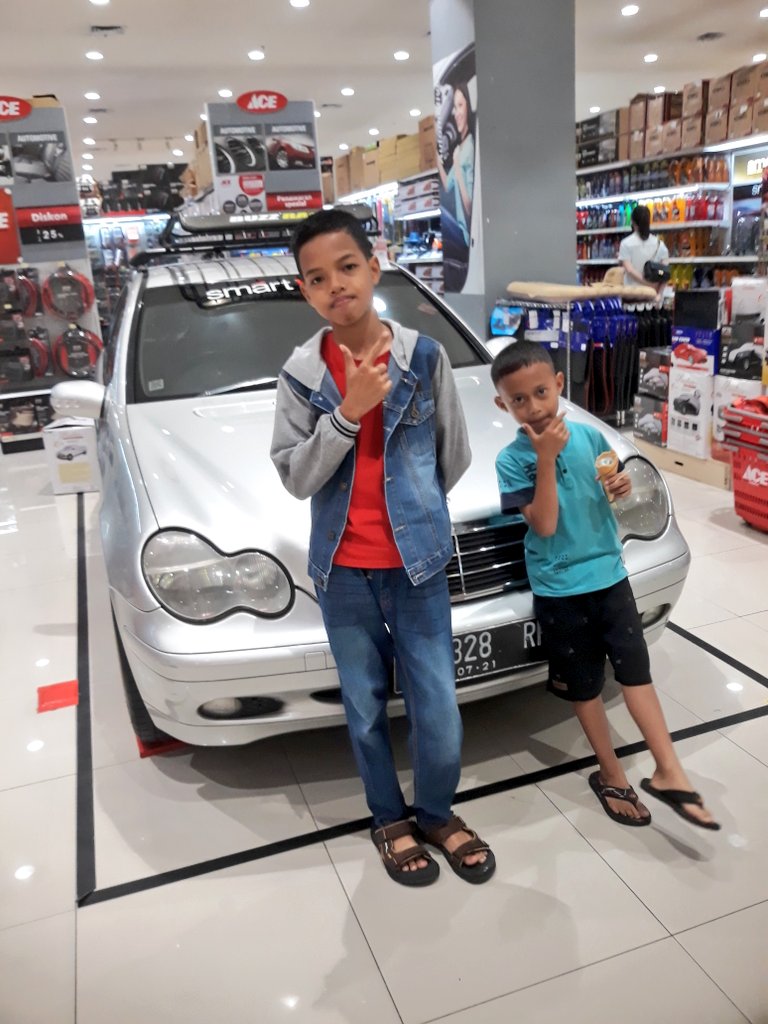 Mereka adalah bahagiaku
Akur² selalu ya
Miss U 😘