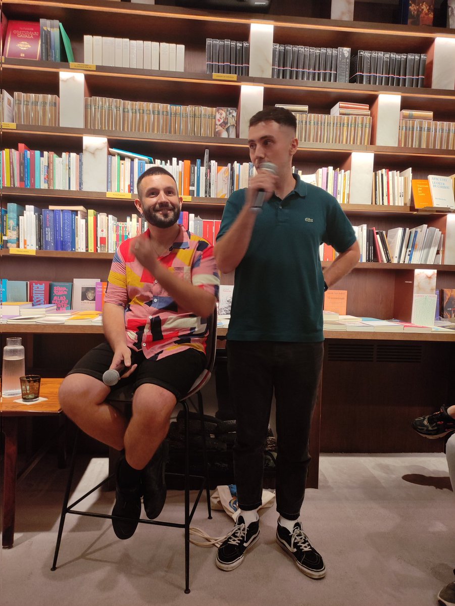 Marta_Pascual_'s tweet photo. En la presentación de #MaricasMalas de @christocasas en @Ll_Finestres 👏🏼👏🏼👏🏼«Una Marica Mala es cualquier persona que no encaja en los moldes preestablecidos» https://t.co/puuJ1aQYHM