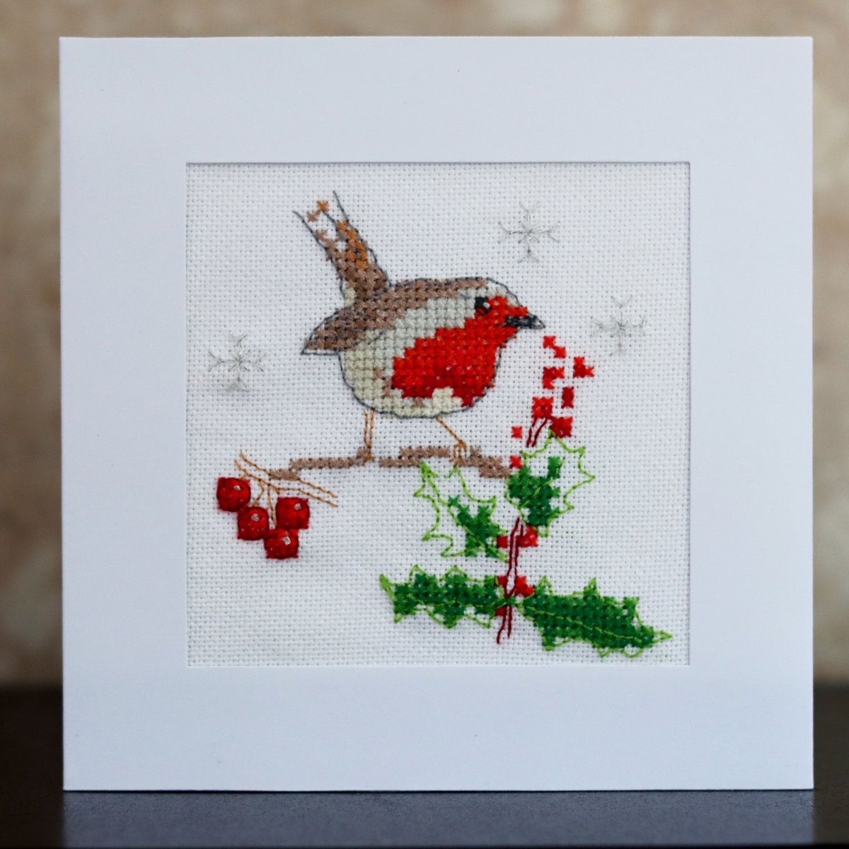 Mrs Robin….A Cross stitch greetings card for all occasions and perfect for everyone #craftersmarketuk crafters.market/listing/mrs-ro… via @_cmuk #CraftBizParty #MHHSBD #Christmas