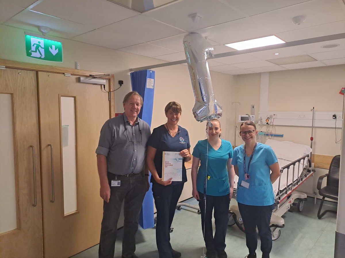 1st Day of ASAU in CGH!! Our excellent team of Mr Prins, Consultant Surgeon, Nursing staff of Linda, Siobhan & Laura. Well done to the Department of Surgery for their drive and innovation in improving patient pathways. @CavmonN