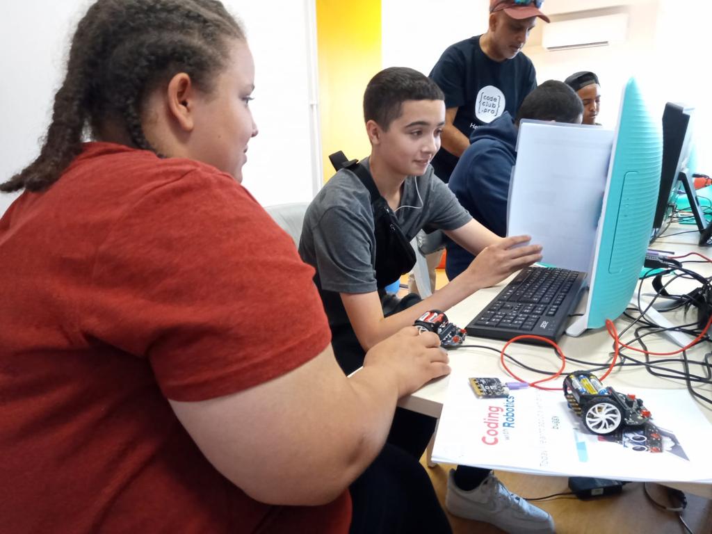 Calling all parents! Exciting news for your 8–15 year-olds! FREE tech after-school clubs! Mobile App Dev, Microbits, Web Apps - learning while having a blast! Secure your child's spot now at ➡️ shapeways.io/codeclub #StrongerFutures #AfterSchoolClub #KidsTech