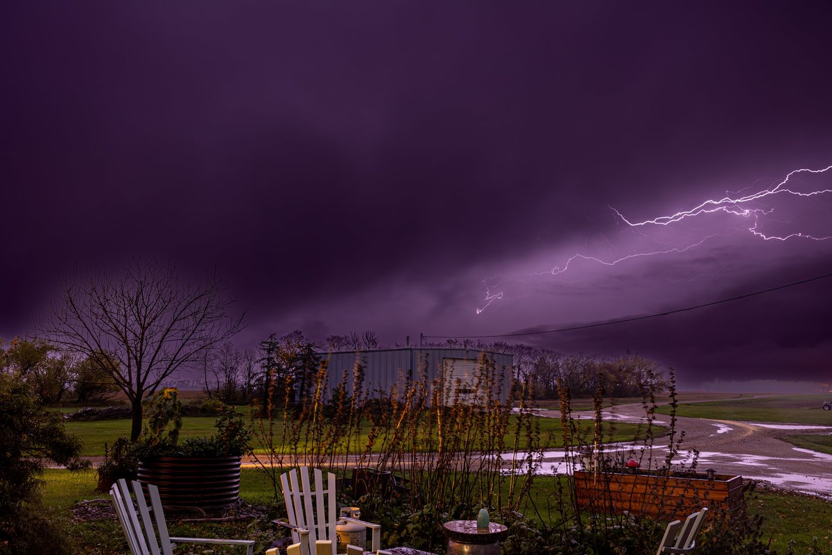 tobandyck's tweet photo. Lightning storm. This morning. On the farm. In October. Spectacular! #cdnag https://t.co/VGaMr0U7ly