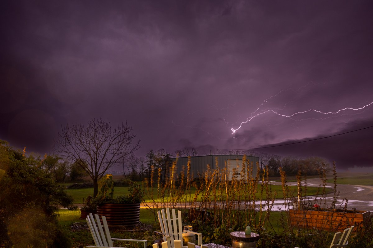 tobandyck's tweet photo. Lightning storm. This morning. On the farm. In October. Spectacular! #cdnag https://t.co/VGaMr0U7ly