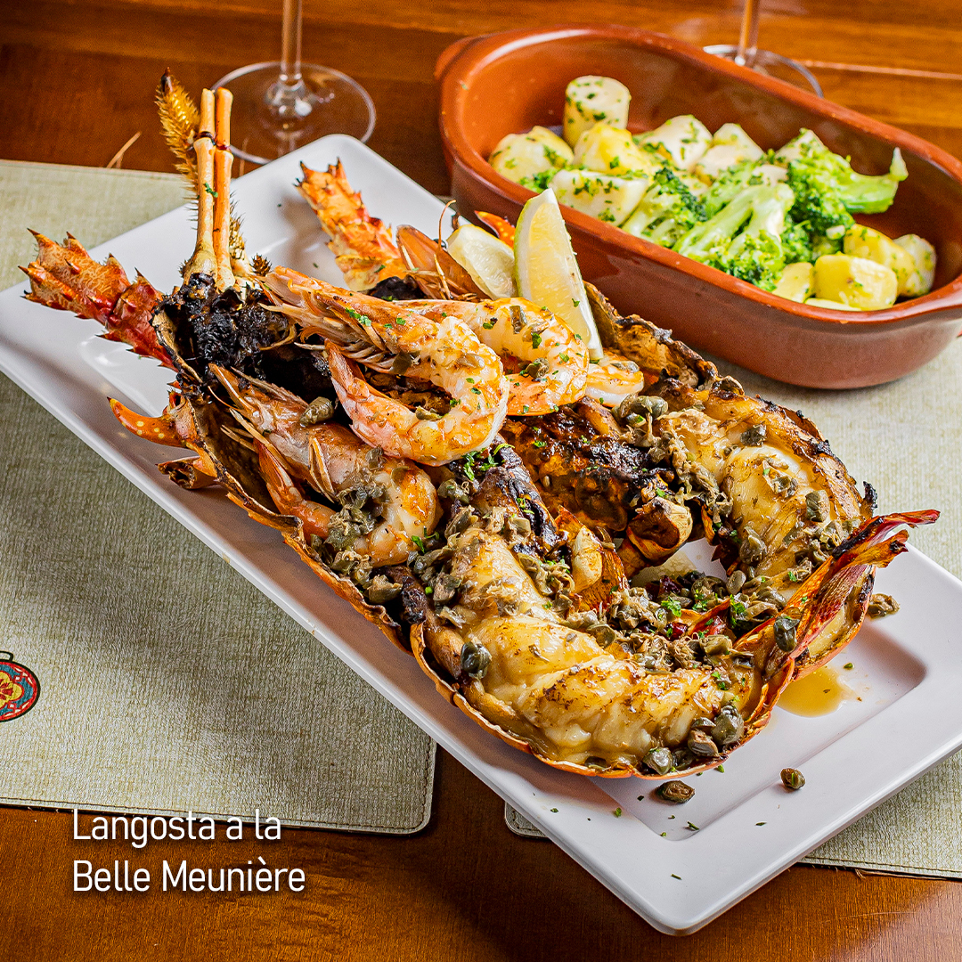 Quer ter um almoço ou jantar diferente? Que tal nossa Langosta a la Belle Meunière? 

Uma lagosta inteira grelhada, acompanhada por camarões pistola, tudo cuidadosamente preparado ao famoso molho francês à base de manteiga, alcaparras e cogumelos.