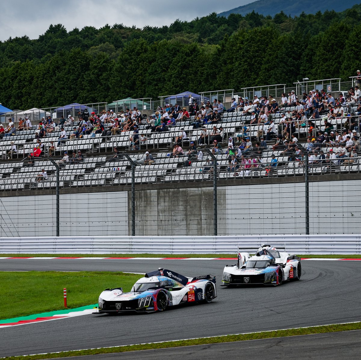 PeugeotRO's tweet photo. În ciuda unei curse cu multe provocări la #6HFuji, suntem motivați și vom munci din greu pentru cursa finală a sezonului. Ne vedem pe 4 noiembrie la #8HBahrain! #Peugeot9X8 https://t.co/bXaBzaphiZ
