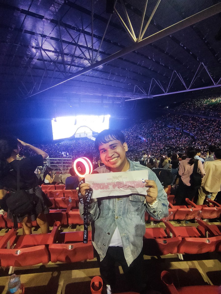 emjeeydee's tweet photo. Loving you since 2015 @JYPETWICE

#READYTOBE #READYTOBE_IN_BULACAN #TWICE_5TH_WORLD_TOUR_BULACAN #TWICE https://t.co/4UkikZW4o4