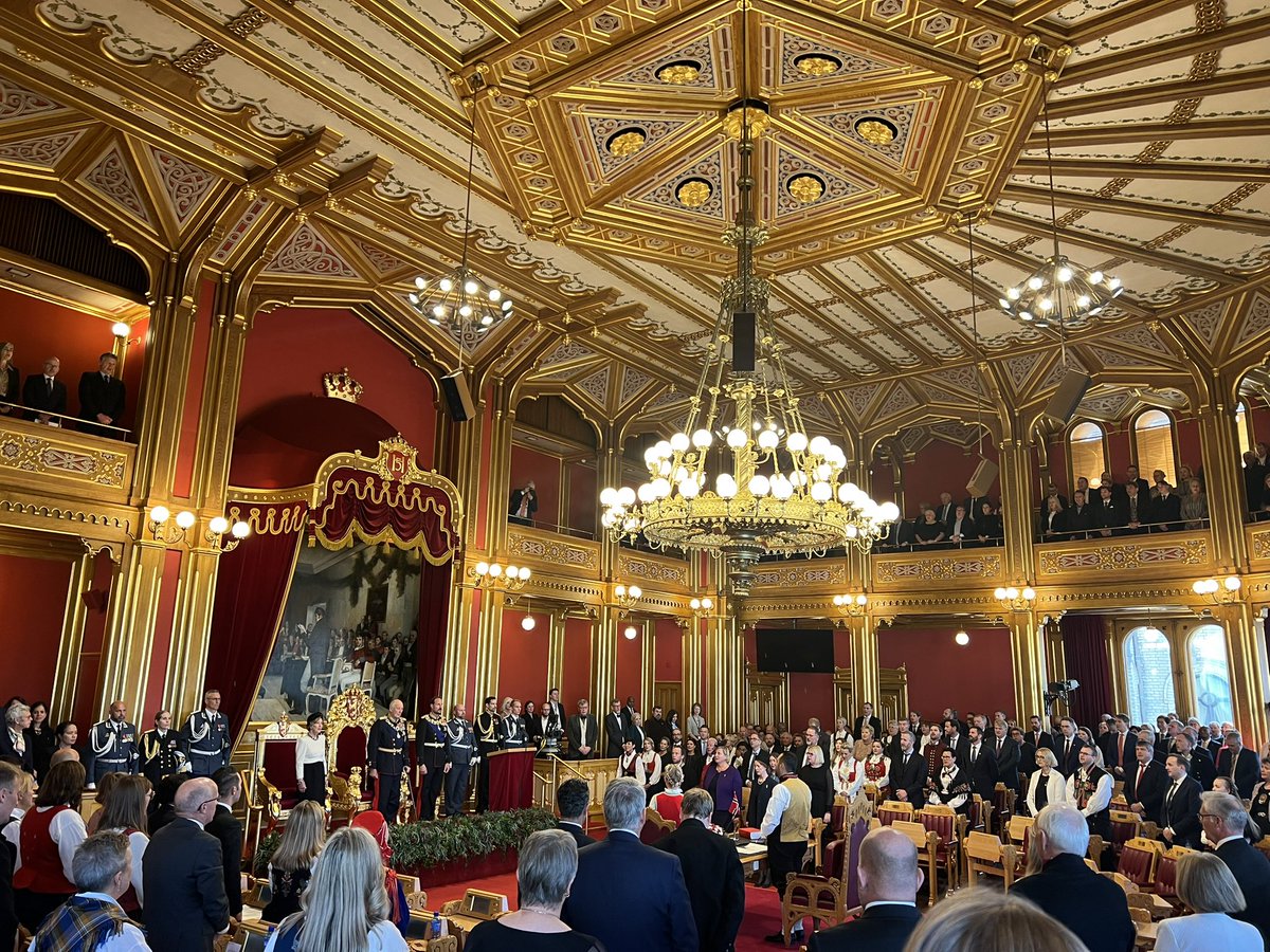 NitaLuci's tweet image. Full circle to this year&apos;s State Opening of the 168th #Storting. King and Government bow to the house of democracy while its representatives cherish traditions yet look to the future. Congratulations to 🇳🇴