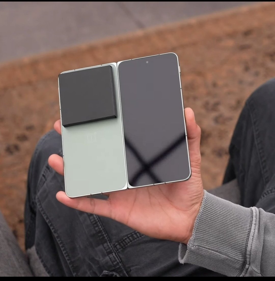 TusharG98540565's tweet photo. OnePlus Open Foldable 💣Hands-on.
OnePlus open jointly with OPPO.
OnePlus has 37% less crease compared to other foldable devices. OnePlus Open comes with an alert slider.
#OnePlusOpen #OnePlusFoldable https://t.co/kXpGtPsuQ3