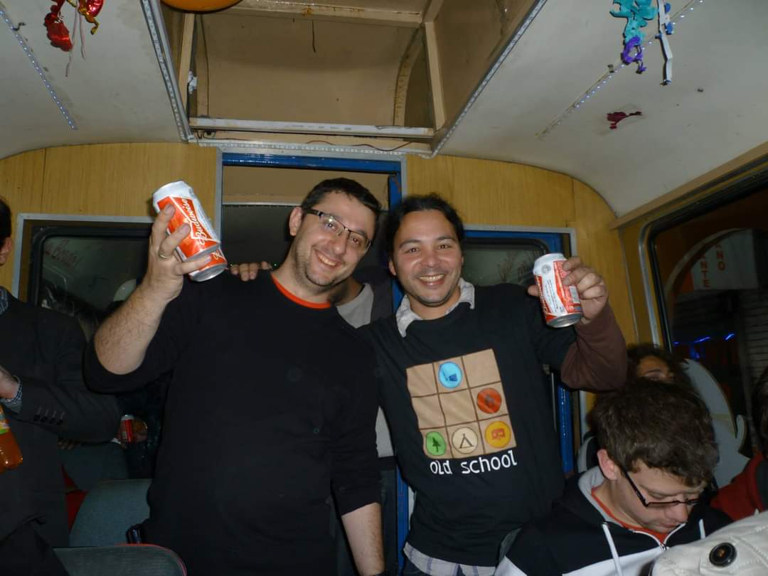 Hace 10 años de ésta foto. Wardriving en la Eko.  <a href="/ekoparty/">Ekoparty | Hacking everything</a> #Comunidad #wardriving #ekoparty