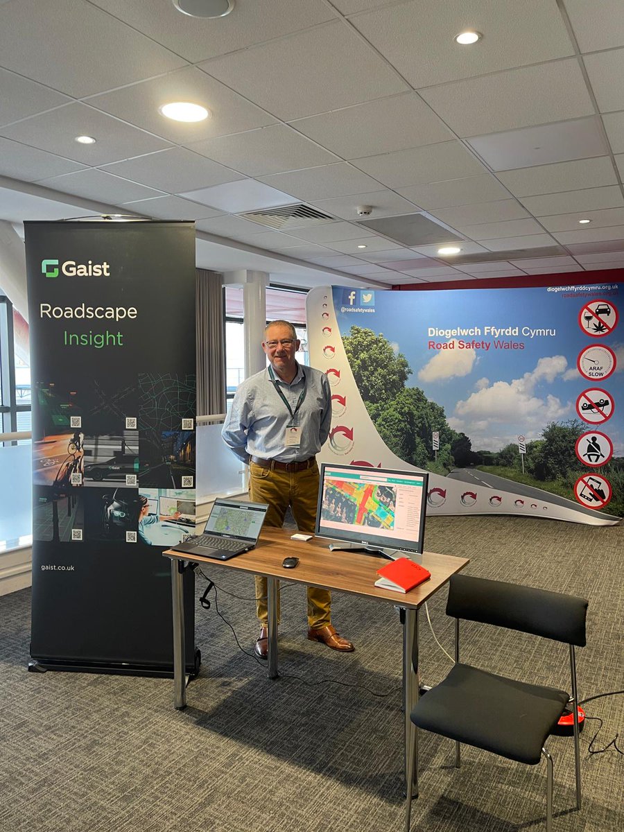 📸 <a href="/JohnTheMap/">John Cartledge</a> at the #RoadSafetyWales Conference today

✅ Brilliant to see it packed out with over 100 delegates talking all things #roadsafety and a great opportunity to showcase our industry leading roadscape intelligence and #connectedvehicle #data capabilities