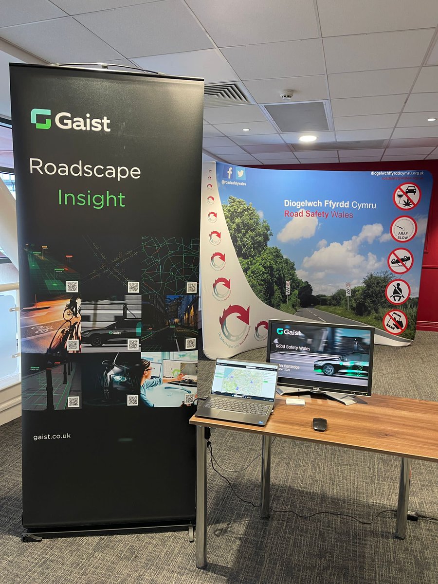 Gaistsolutions's tweet photo. 📸 @JohnTheMap at the #RoadSafetyWales Conference today

✅ Brilliant to see it packed out with over 100 delegates talking all things #roadsafety and a great opportunity to showcase our industry leading roadscape intelligence and #connectedvehicle #data capabilities https://t.co/NQ6cDhS4WS