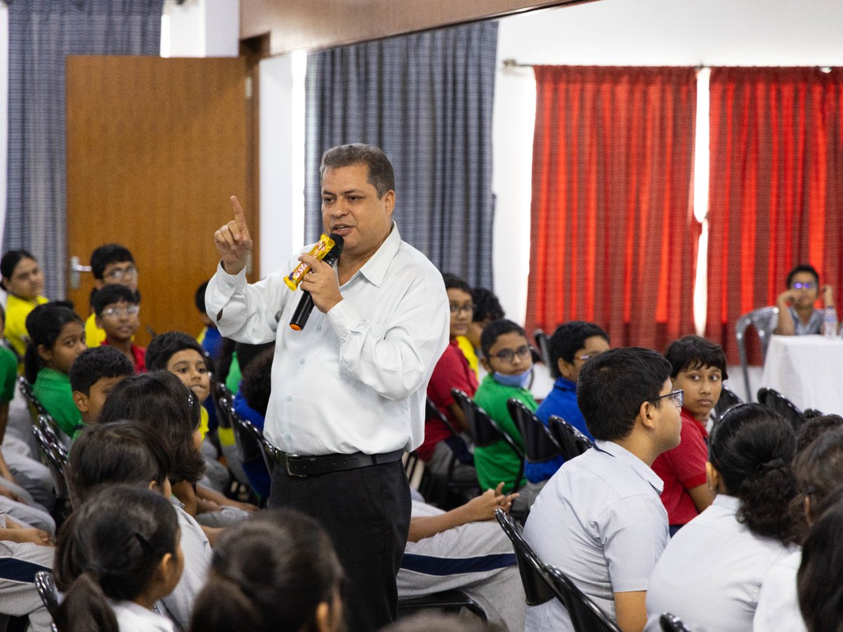 DOBnAssociates's tweet photo. Andrew Scolt conducting an inter-house quiz competition for the students of Classes III to V, of Garden High School, on 3 October 2023. (1/2) https://t.co/Qs5LIjGSkL