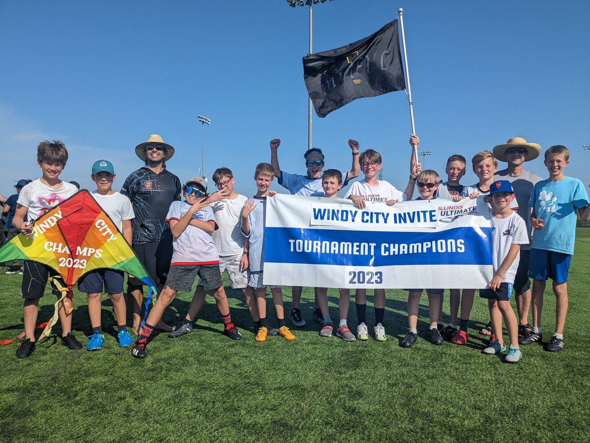 IL_Ultimate's tweet photo. 🪁 Windy City Invite Youth Division Champs!!! 🪁
💪 Middle School Division @elmhurstEVO's Middle School team, MidEVO was Windy City Champs!!
#windycity23
#falltimate
#plentyofhammers 🔨🔨🔨 https://t.co/XAEX73iehf
