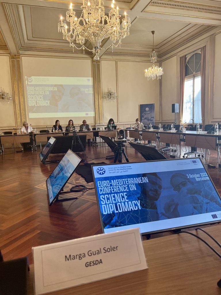 Geneva Science and Diplomacy Anticipator (@gesdaglobal) on Twitter photo 3 key skills for future science diplomats
1. Anticipation: understanding the impact of scientific advances
2. Honest brokering: effectively liaising between Science and Diplomacy
3. Multilateral action: ability to work with all parties towards common objectives
- <a href="/margagual/">Marga Gual Soler, PhD</a> 3 key skills for future science diplomats
1. Anticipation: understanding the impact of scientific advances
2. Honest brokering: effectively liaising between Science and Diplomacy
3. Multilateral action: ability to work with all parties towards common objectives
- <a href="/margagual/">Marga Gual Soler, PhD</a>