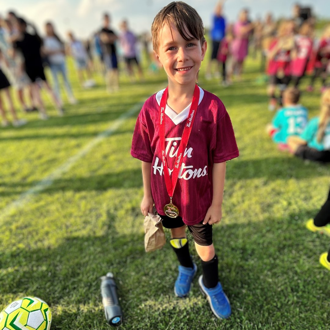 SickKidsNews's tweet image. Meet Will! Born with Fibular Hemimelia, a limb length difference, Will underwent a limb lengthening surgery at SickKids. After a 9-month journey of physio with an external fixator followed by 6 months of healing, he’s now tearing it up on the pitch.🏆⚽

#SKPeeps #LimbDifferences