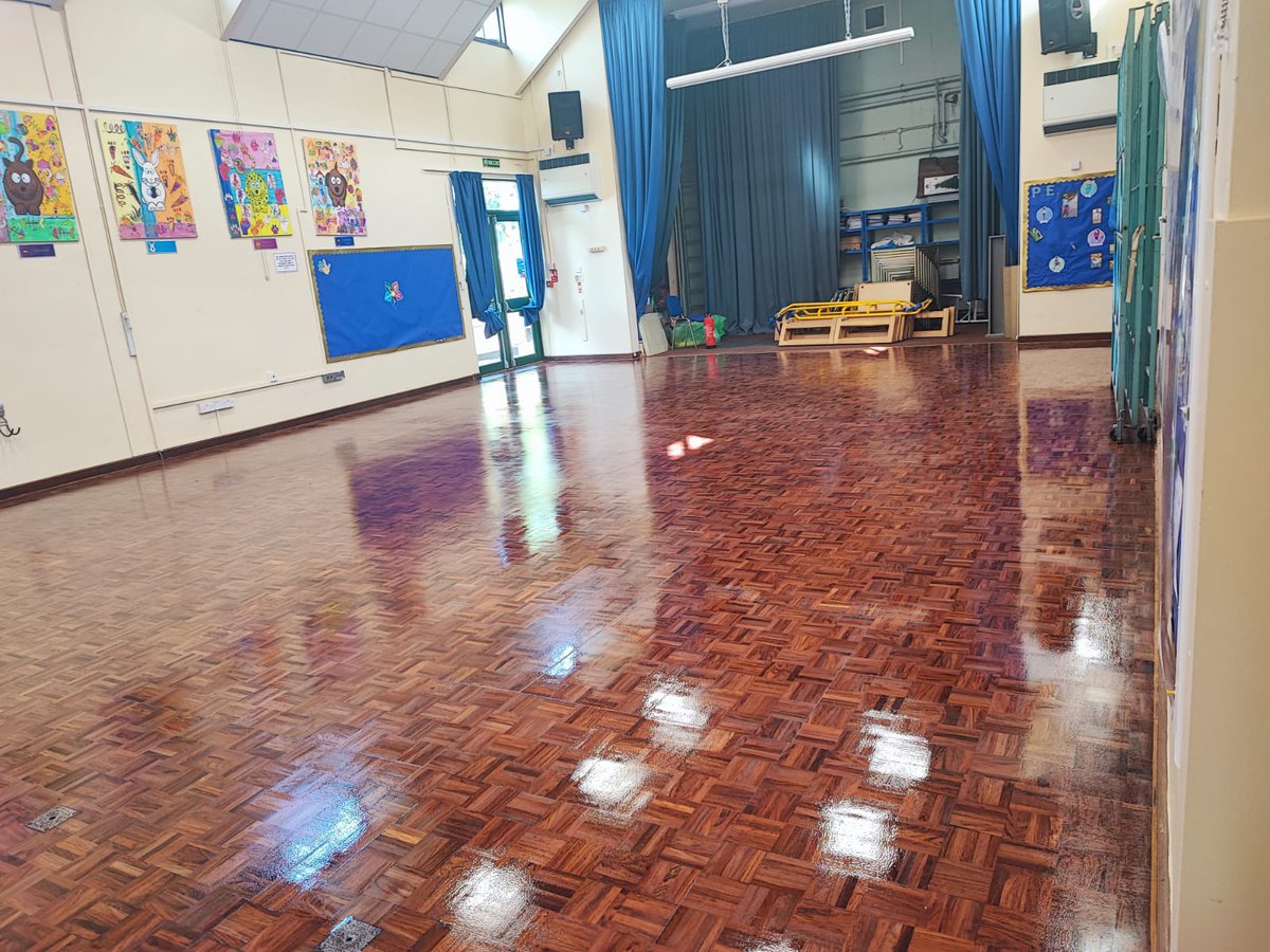 Hall refurbishment, including sanding and sealing of the original timber block floor at @trisschool .
#newfloor #staffordshire #localschhools