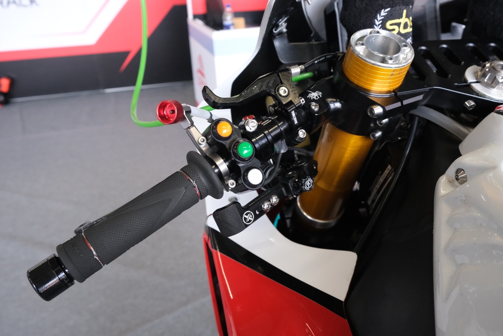 RaceTorx's tweet photo. π What a great day at Donny on sunday! I had an absolute blast checking out all the incredible teams sporting Racetorx gear. π From the fierce competition on the track to the camaraderie in the pits, the energy was electric! β‘οΈ#Racetorx #donnington #BSB #thumbbrake #thumbrake https://t.co/JaJyitxzko