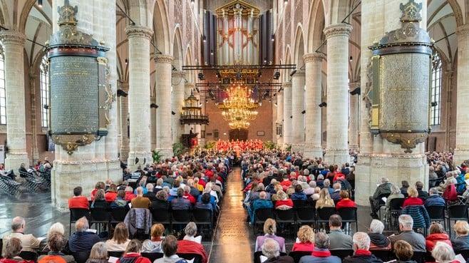 Vurige herdenkingsdienst in Pieterskerk. Goudse dominee voelt zich als een vis in het water. ’Er is een kloof in de samenleving die ons splijt en steeds dieper wordt’ leidschdagblad.nl/cnt/dmf2023100…